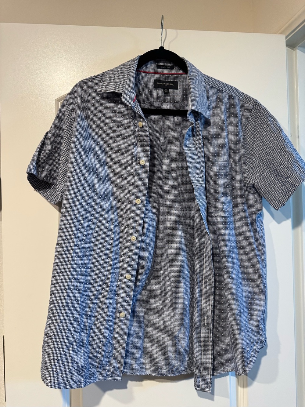 Banana Republic Men’s Short-Sleeve Blue Button-Down Shirt slim fit untucked